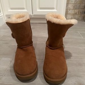 Uggs Women’s  Bailey Button Boots - NEVER WORN - Size 7